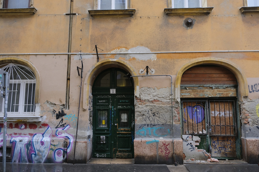 Kiadó üzlethelyiség Kis Diófa utca