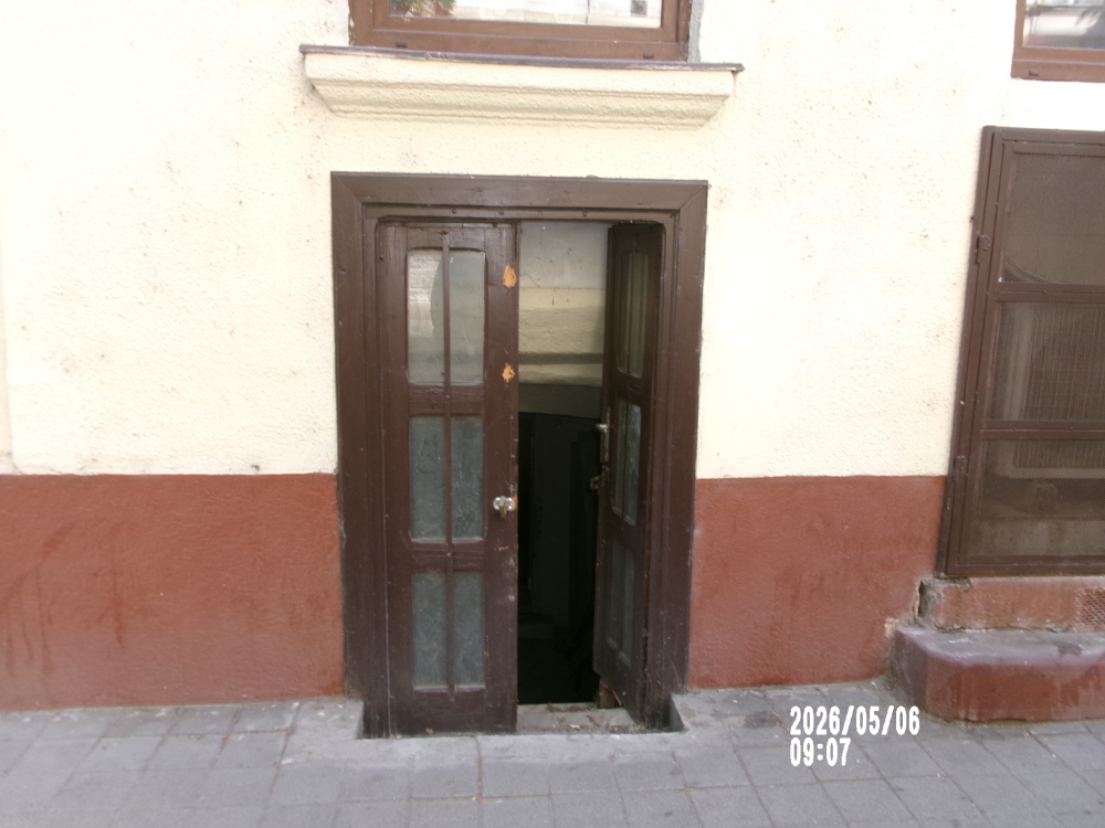 Kiadó üzlethelyiség Huszár utca
