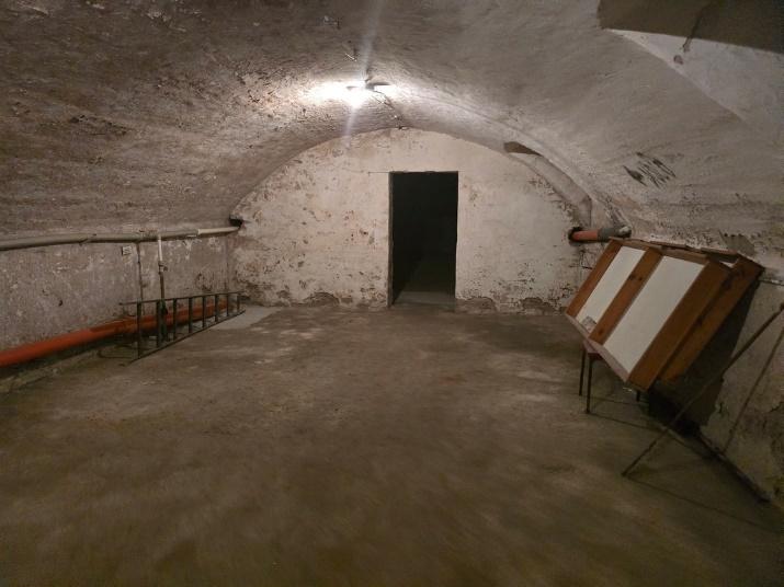 Kiadó helyiség Hőgyes Endre utca